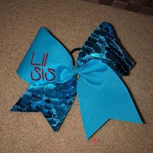 Cheer bow